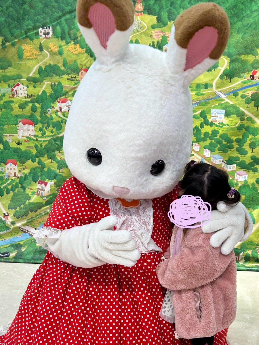 1R707's tweet photo. シルバニアファミリーフレアちゃんの撮影会inイオン札幌苗穂店で緊張してる娘と優しいフレアちゃん！ありがとう😭︎💕︎とても可愛かった！！
 #シルバニアファミリー  #シルバニア好きな人と繋がりたい https://t.co/EAYOnP8HTu