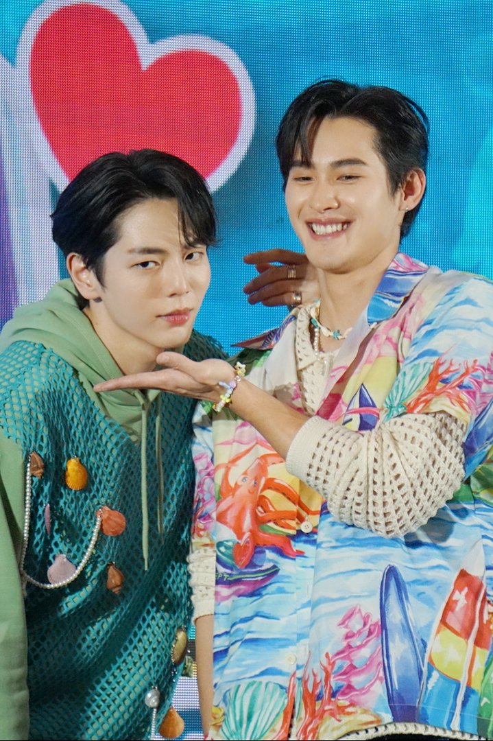 TessaNameless's tweet photo. How I miss you both
My comfort mains🖤🤍

#number_9th #uppoompat
#KaoUp #เก้าอัพ #KupAo https://t.co/ie7QuKg55n