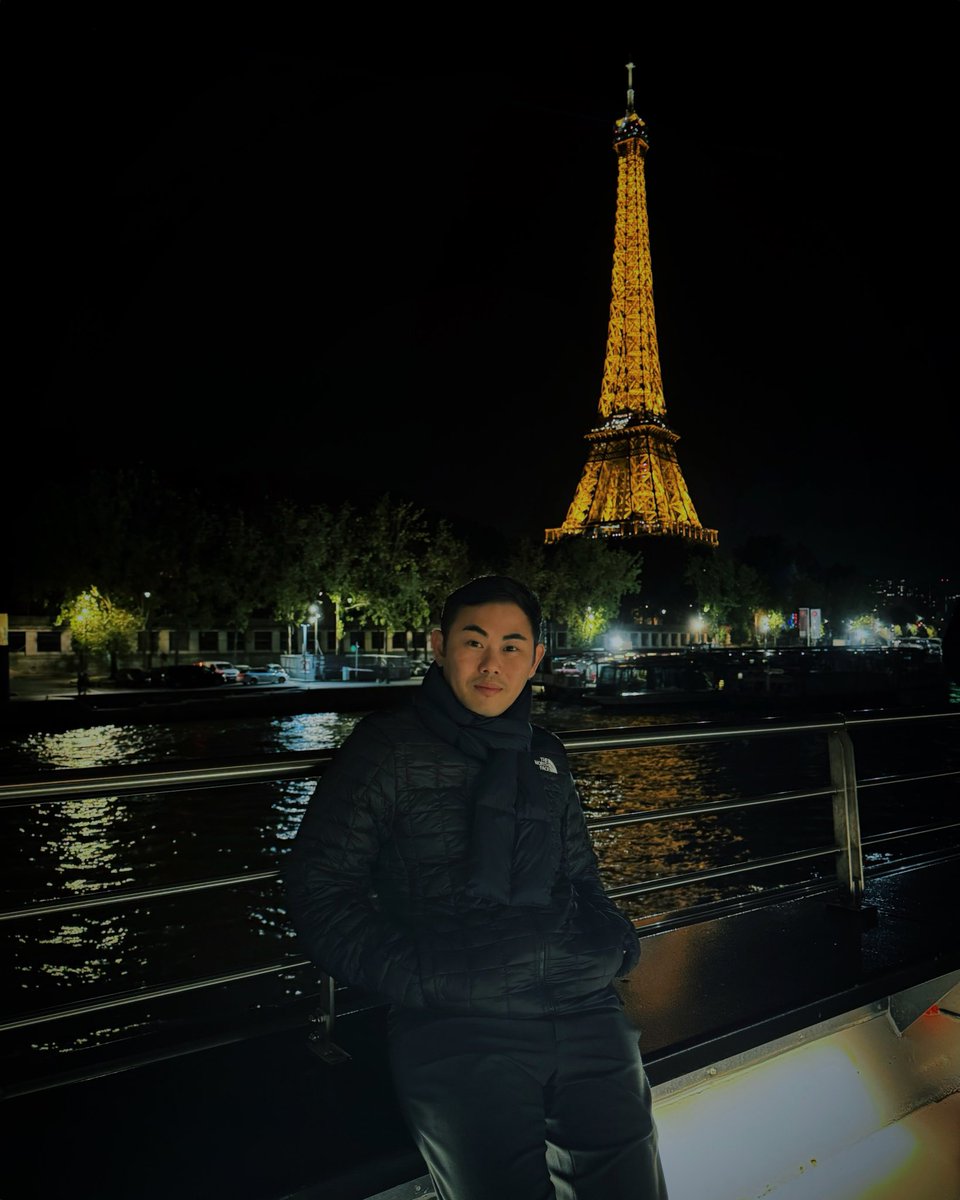 Kiss me under the Paris twilight 🇫🇷 #Paris