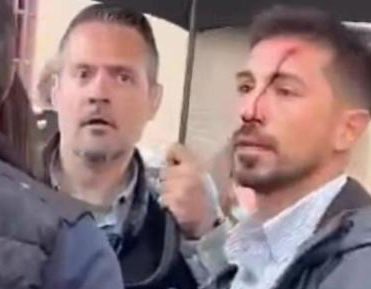 crispmarcote's tweet photo. Han ido a agredir a Sánchez y a la reina Letizia. 

El guardaespaldas de la reina ha recibido un palo en la cabeza y Sánchez en la espalda. 

Han estado dirigidos por grupos fascistas y sus voceros. https://t.co/gLPbRD8QcA