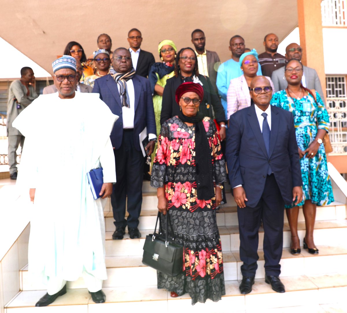 UNFPACameroon's tweet photo. Outre les discussions sur les points majeurs de coopération (autonomisation des 👩🏾,élimination des #VBG etc) Madame la @minproffcmr a également confirmée sa disponibilité à se joindre au côté du Directeur Régional au courant de certaines articulations de l’agenda de cette visite. https://t.co/NzMnq240Fk