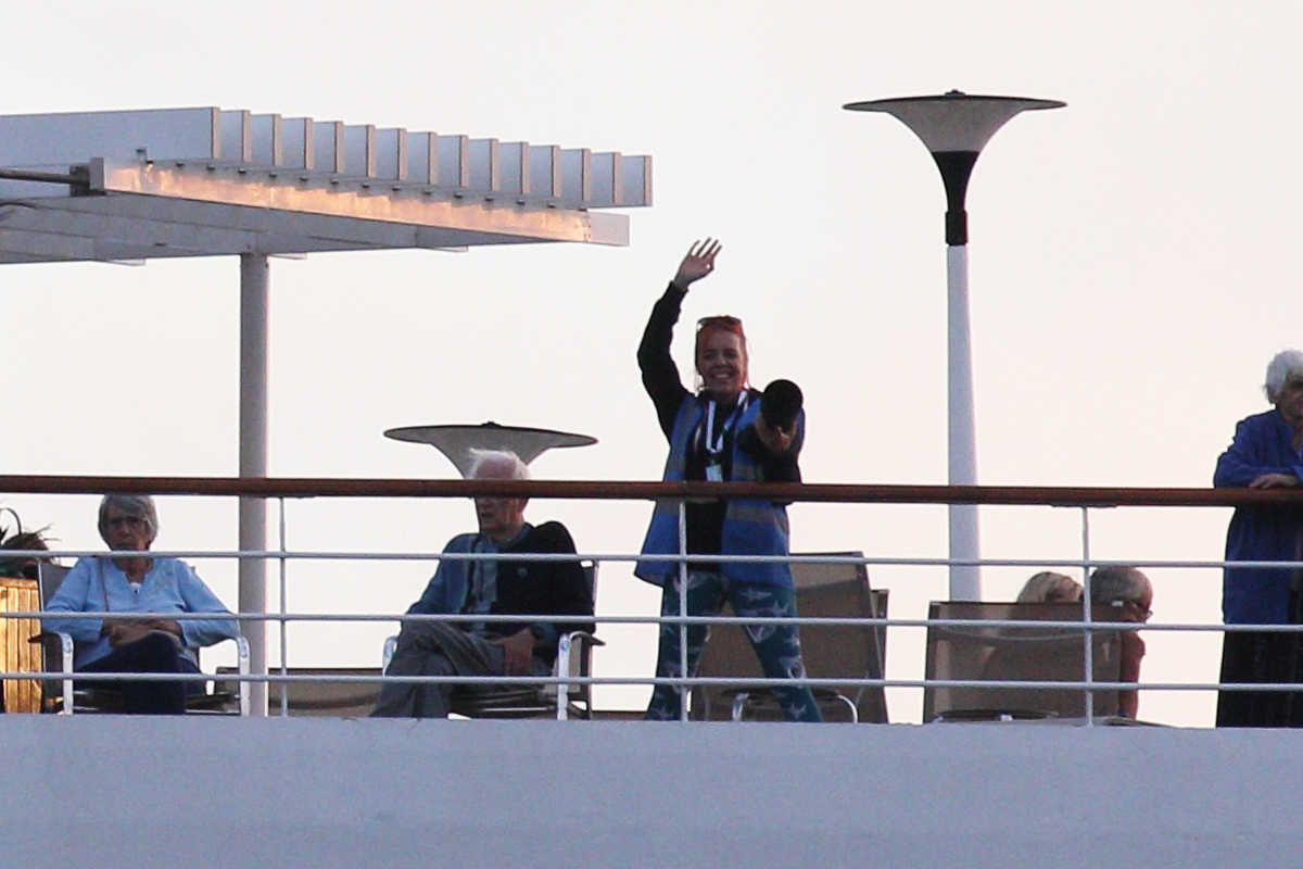 Getting a wave from <a href="/Rosiebwild/">Rosie B Wild</a> today in Madeira.
iPhone v camera.