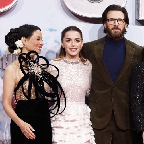 evanscontent's tweet photo. Lucy Liu, Kiernan Shipka, and Chris Evans at the ‘RED ONE’ premiere in Berlin https://t.co/p8vpd0OdlO