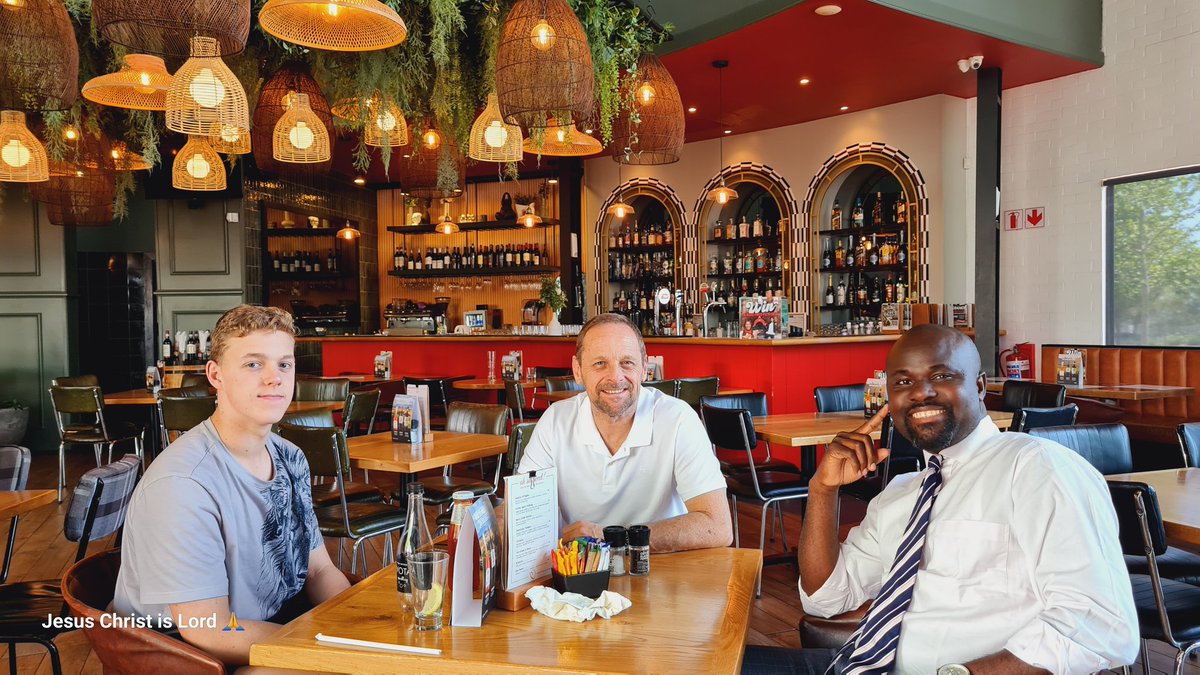 MMelpha's tweet photo. Être toujours en communion avec de vrais croyants est l’un des meilleurs moyens de réussir sa vie chrétienne.
#SteveSaxton
#DeanSaxton https://t.co/8Hw06MIHs0