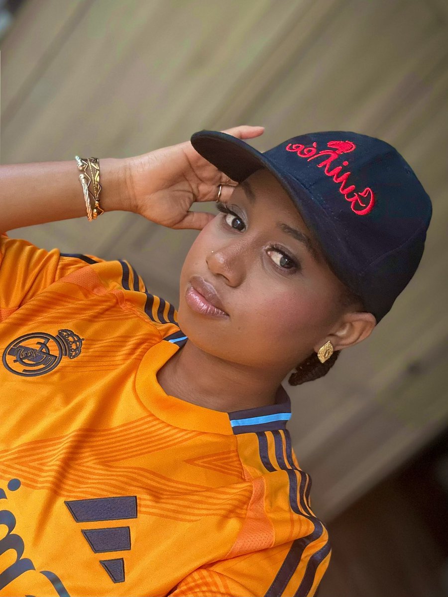 MarlyTyri's tweet photo. Je kiiiiffffeeee le maillot 🧡🧡🧡🖤🖤

#HalaMadrid https://t.co/KcBWVIfjAO