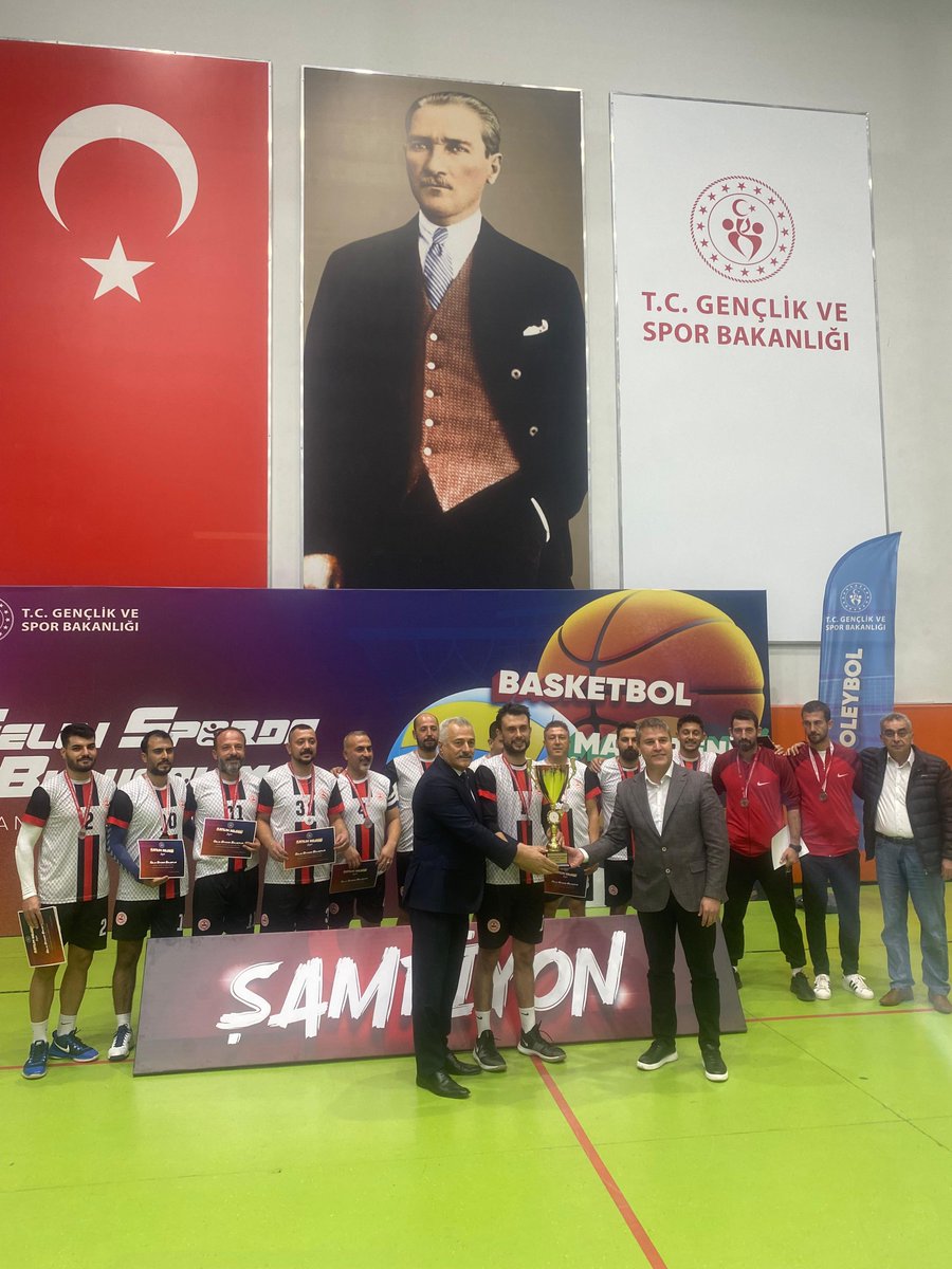 GSB_Gaziantep's tweet photo. 2.Kamu Spor Oyunları’nda voleybol branşında Türkiye finallerinde 2. olan İslahiye Kaymakamlığı takımımızı tebrik ederiz! 🏐🥈

@OA_BAK  @gencliksporbak  @kemalcebervali @gantepvaliligi    @BBozgeyik_27 @abdulhamitgul   @FatmaSahin @GaziantepBeld   @AliSahin501 @deryabakbak27  @EyupOzkececi @irfancelikaslan  @mesutbozatli   @SermetAtay