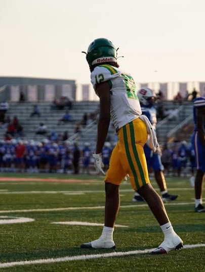 Andrus1F's tweet image. hudl.com/v/2QeHU5
Junior Regular season highlights,
933 yards (867 receiving)
11 tds
40 catches
YPC 21.7
Y/P 89.5
@johnvarlas @WMajorWright @1percentATH @memphispreps @memphissports @DeionSanders @coach_spike @sportszonetv1 @TopPreps @247Sports @ODFBall @Rivals