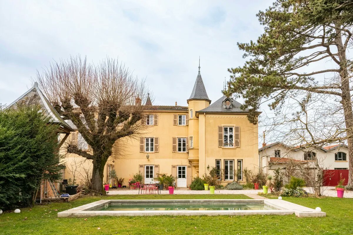 DtravelDAO's tweet photo. P2MT Group Boutique Hotels added some incredible stays to the Dtravel network like this historic house near Lyon, France.

Book directly with crypto: https://t.co/nD3X2fLpEa

And earn $TRVL ⭐

#PoweredbyDtravel #NiteProtocol #DePIN #RWA https://t.co/skSfVrA2ZY