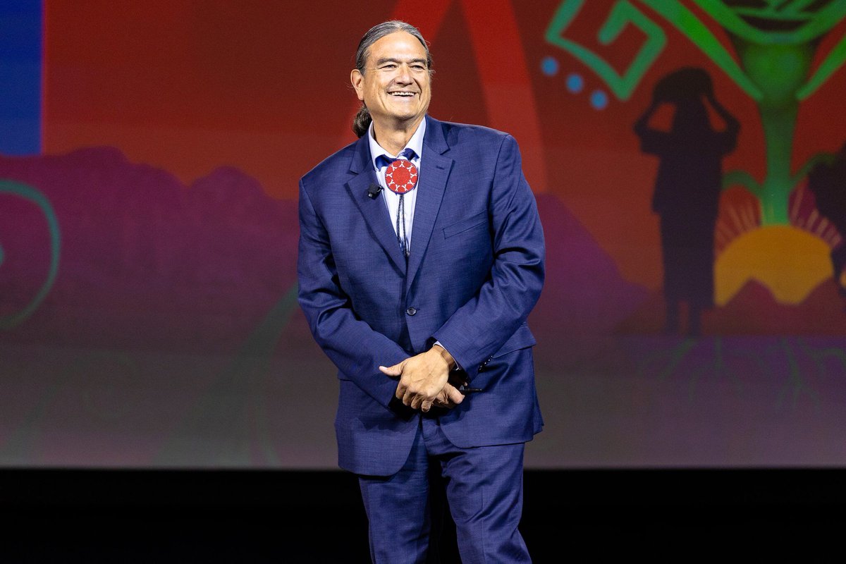 Yesterday's final plenary at #2024NDiSTEM featured the incredible @donaldwarnemd (Oglala Lakota) who reminded us of the powerful legacy of Indigenous innovation in medicine. Together, we’re paving the way for a future in medicine that reflects and honors #Indigenousknowledge.💙