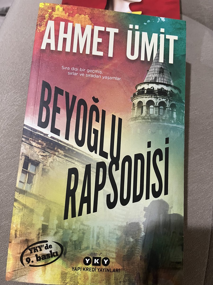 NeclaOdn's tweet photo. #ahmetümit#beyoğlununengüzelabisi#nevzatkomser
Bugün Ahmet Ümit’in kitap imza gününde uzuun kuyruklar oluştu.Çok güzel bir tabloydu🙏 https://t.co/vNmhdf0azj