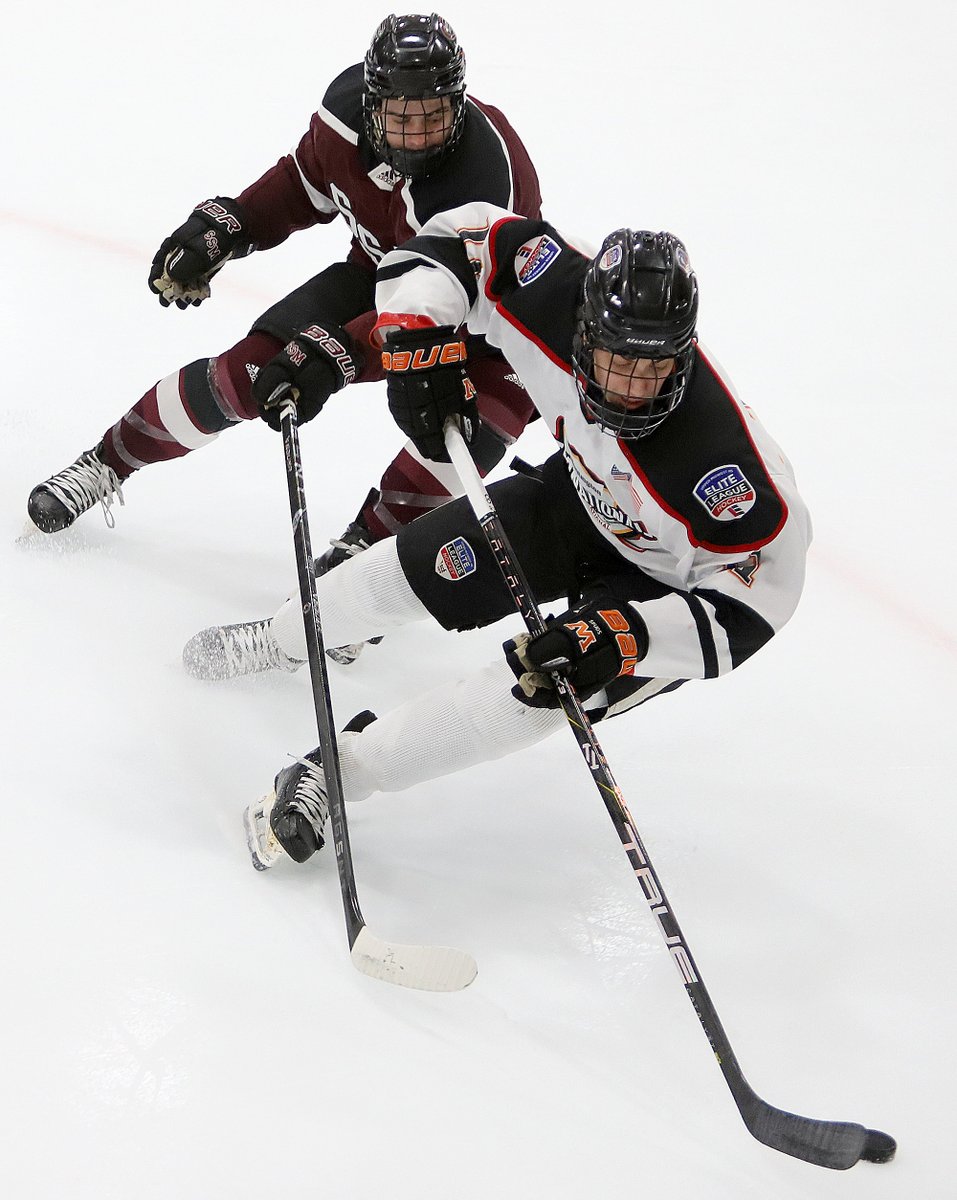 ELPuckOfficial's tweet image. Goals by Jimmy Dodig @cdhhockey and Will Dosan @Cadets_hockey have Minnesota Elite leading Shattuck 2-1 at end of P1. Easton Cody @CHSCougarPuck stops 12 of 13 in net for Minnesota.
Boxscore: hselitehockey.com/stats#/165/gam…
Photos: zenfolio.page.link/h2RwF
