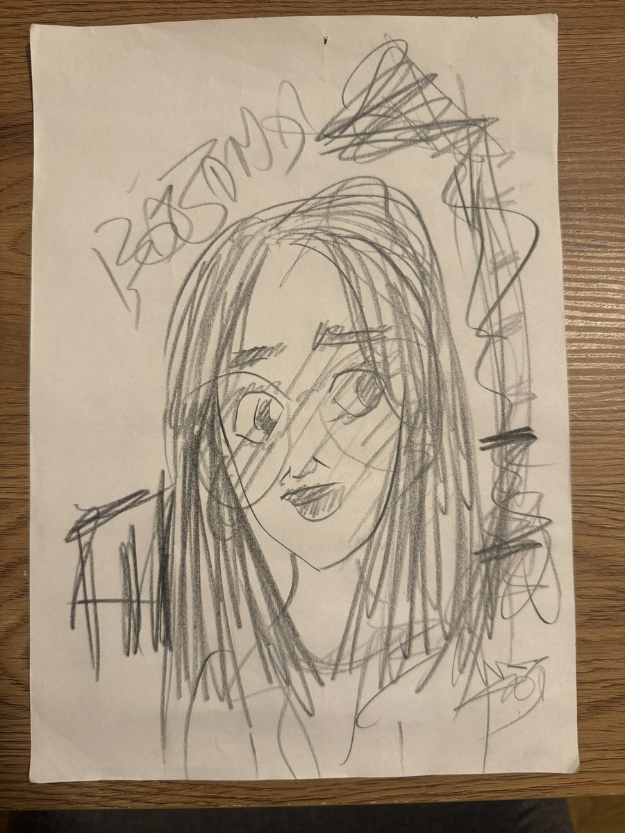 facv306's tweet photo. Estaba caminando y un señor cerca del Louvre me ha parado solo para decirme que quería dibujarme y después me ha regalado el dibujo 🥹 https://t.co/lpLXNHK3vB