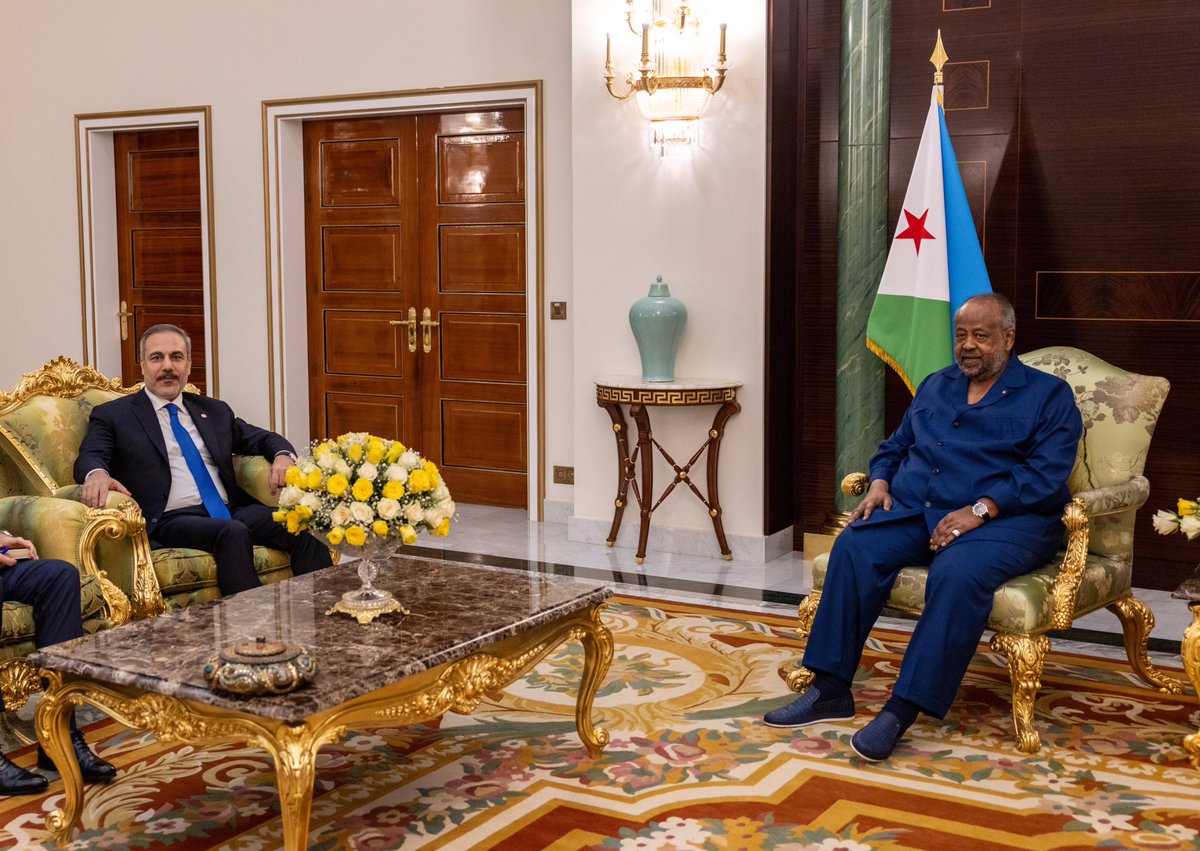 Le ministre des Affaires étrangères <a href="/HakanFidan/">Hakan Fidan</a> a été reçu par Ismail Omar Guelleh, président de Djibouti, en marge de la troisième conférence ministérielle d'examen du partenariat Türkiye-Afrique à Djibouti. 🇹🇷🇩🇯