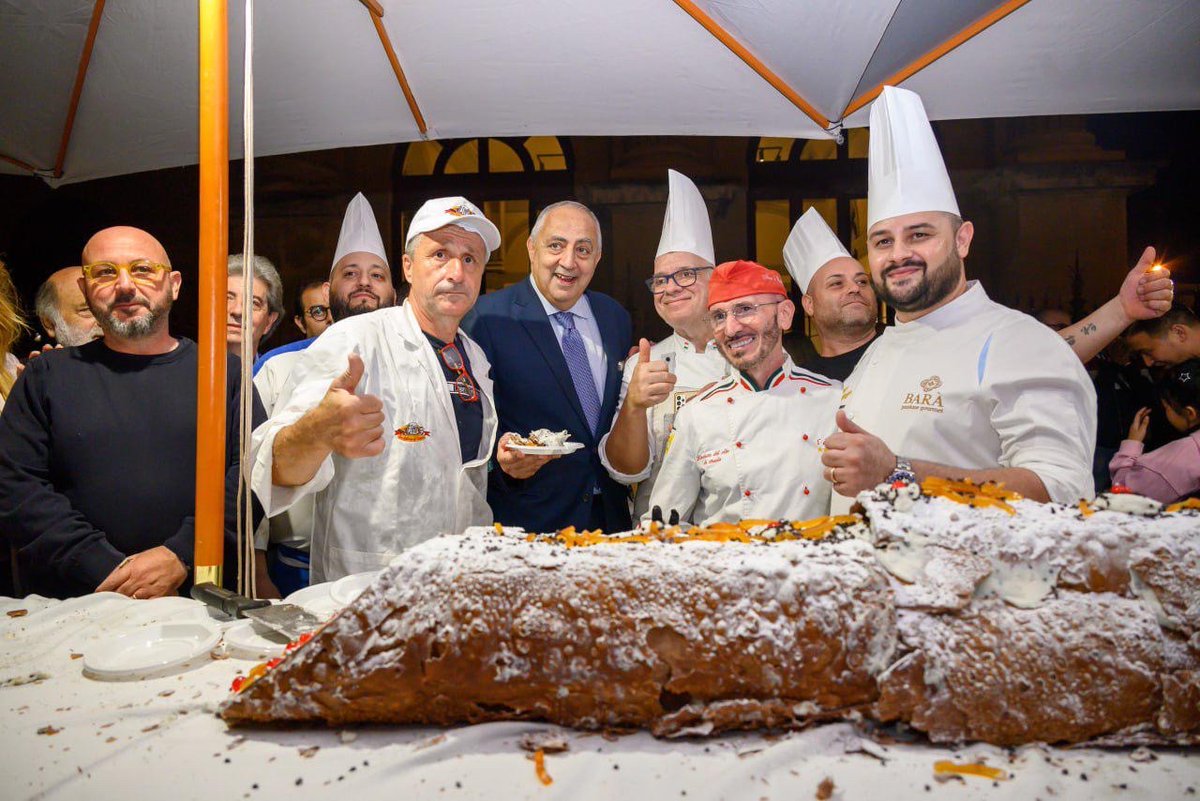 Un cannolo di 30 metri a Palermo.