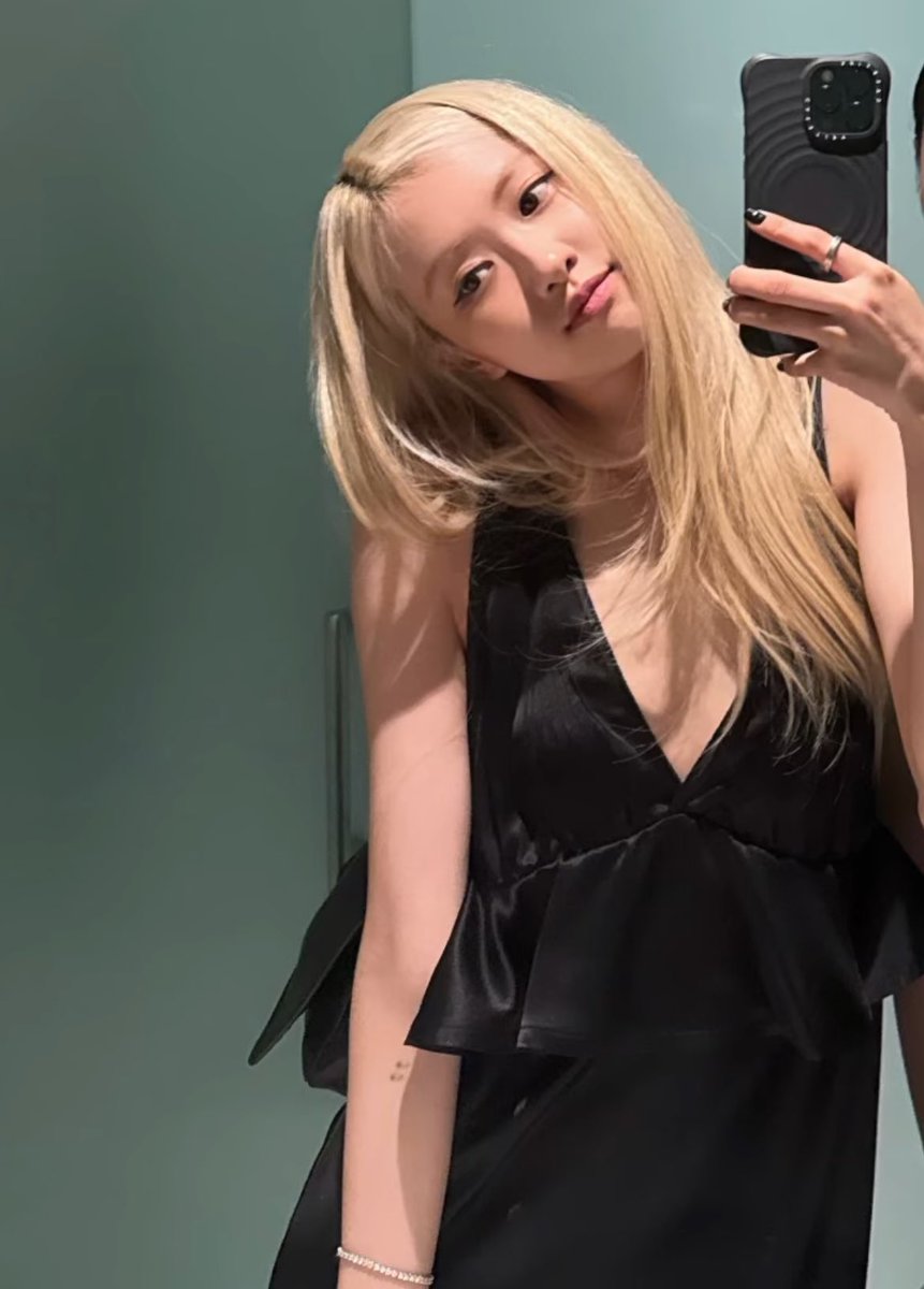 rosie tweet media