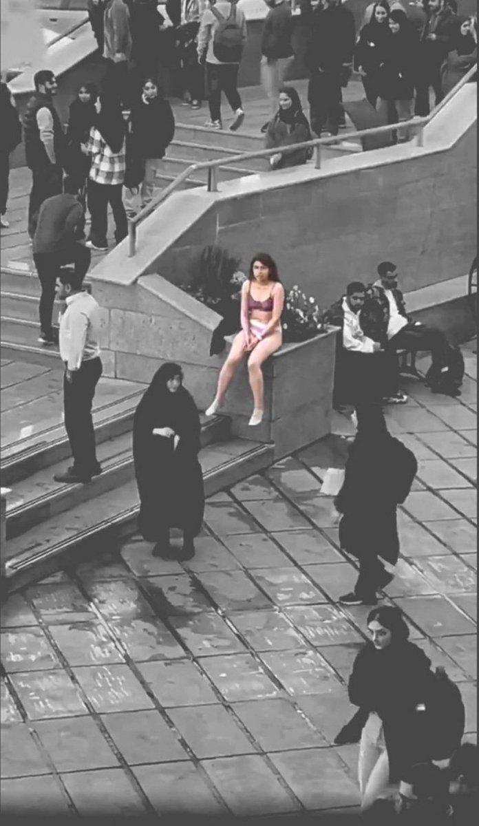 VanaSypsa's tweet photo. #Iran @MargaretAtwood https://t.co/mFXonx3acb