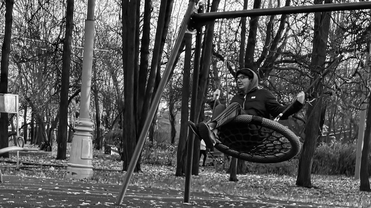 JuliaMaikut's tweet photo. Swings are like life itself: lifting you to the skies, then bringing you back to the ground. The key is to keep the balance.
#LifeLessons #Balance #Philosophy #Swings #LifeAndBalance #photo #photoghraphy https://t.co/OAfKPi0ab4