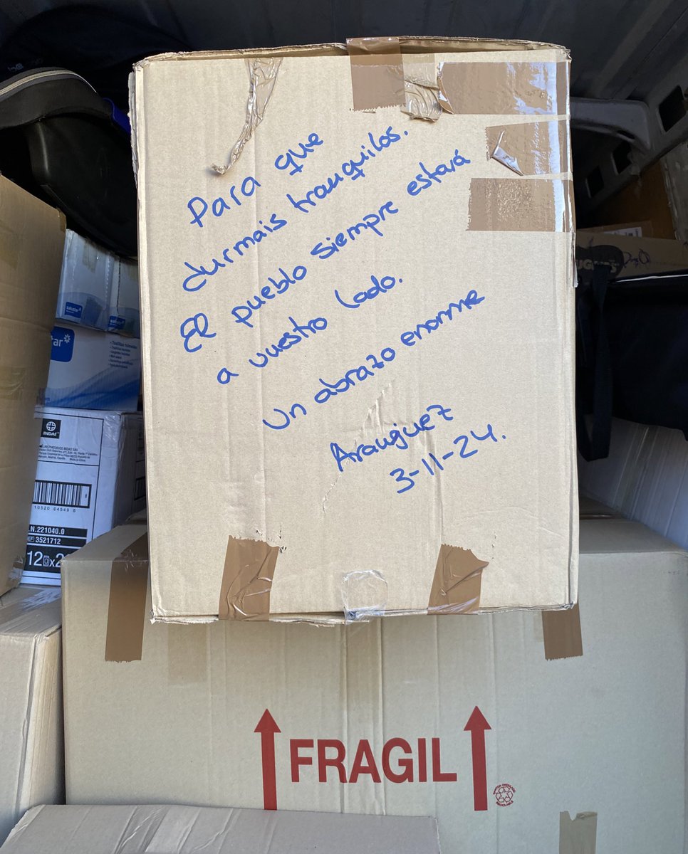matiasdelamota's tweet photo. De nuevo cerca del pueblo valenciano apoyando a los que más nos necesitan después de los efectos devastadores de la #DANA. 
El pueblo madrileño ha vuelto a demostrar su apoyo incondicional.
📦 Alimentación infantil, pañales, agua, víveres, ropa y palas.🚛
De Madrid a Valencia.🙏 https://t.co/RAaQl3IXVa