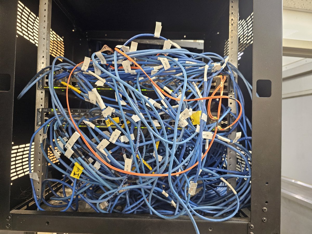 Dartorn's tweet photo. If you ever wondered what a network admin's hell is.... this is it... https://t.co/Bvk0YlFW59