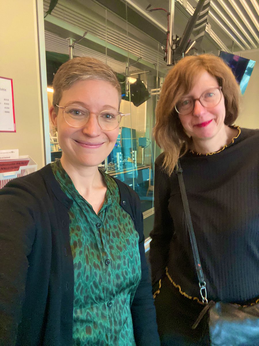 Jana Münkel (@jana_klaro) on Twitter photo Danke, <a href="/ENiejahr/">Elisabeth Niejahr/ @eniejahr.bsky.social</a> <a href="/demokratieghst/">Demokratie stärken - Hertie-Stiftung</a> für den Besuch im Studio <a href="/dlfkultur/">Deutschlandfunk Kultur</a> und für den gemeinsamen Blick auf die Lage kurz vorm Wochenende!
Der rote Faden in dieser Sendung: Demokratiefragen aus verschiedenen Perspektiven. Zum Nachhören geht es hier lang:
open.spotify.com/episode/1H7VAR… Danke, <a href="/ENiejahr/">Elisabeth Niejahr/ @eniejahr.bsky.social</a> <a href="/demokratieghst/">Demokratie stärken - Hertie-Stiftung</a> für den Besuch im Studio <a href="/dlfkultur/">Deutschlandfunk Kultur</a> und für den gemeinsamen Blick auf die Lage kurz vorm Wochenende!
Der rote Faden in dieser Sendung: Demokratiefragen aus verschiedenen Perspektiven. Zum Nachhören geht es hier lang:
open.spotify.com/episode/1H7VAR…
