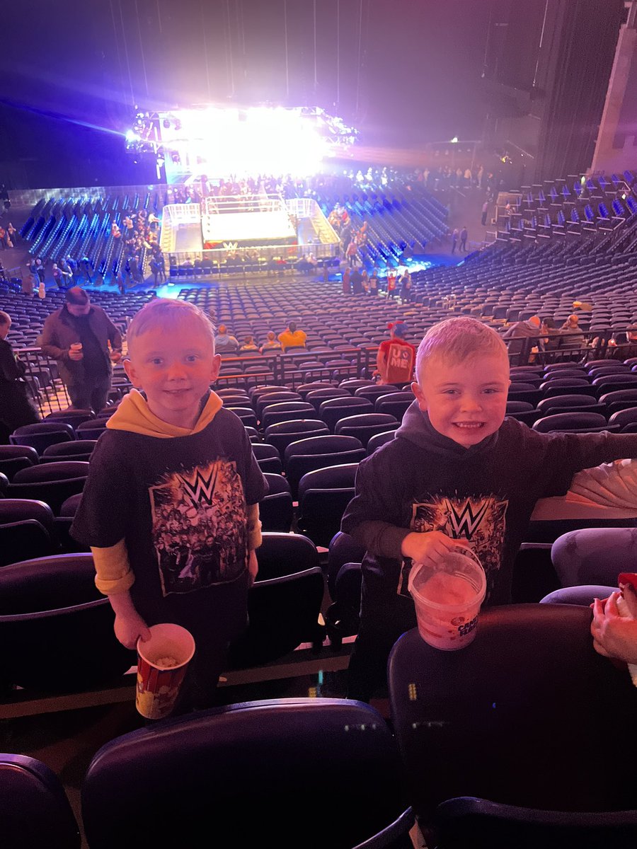 GavinFinn10's tweet photo. #wwedublin https://t.co/NuDN7zUYwR