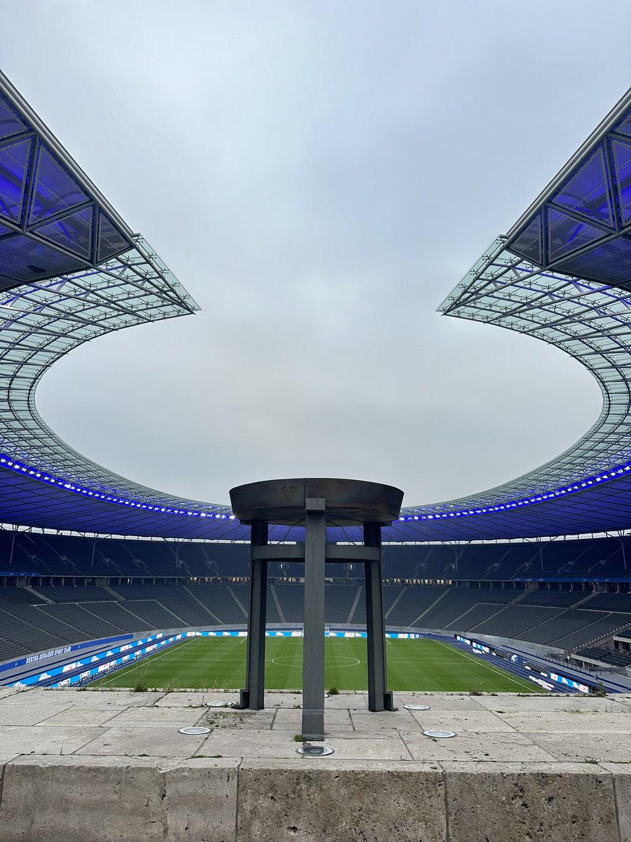 That’s a wrap for Berlin 2024 <a href="/HistAdam/">Adam</a> 🇩🇪🏛️✈️📚 an excellent few days with 40 year 11s <a href="/IvybridgeComCol/">IvybridgeComCol</a>