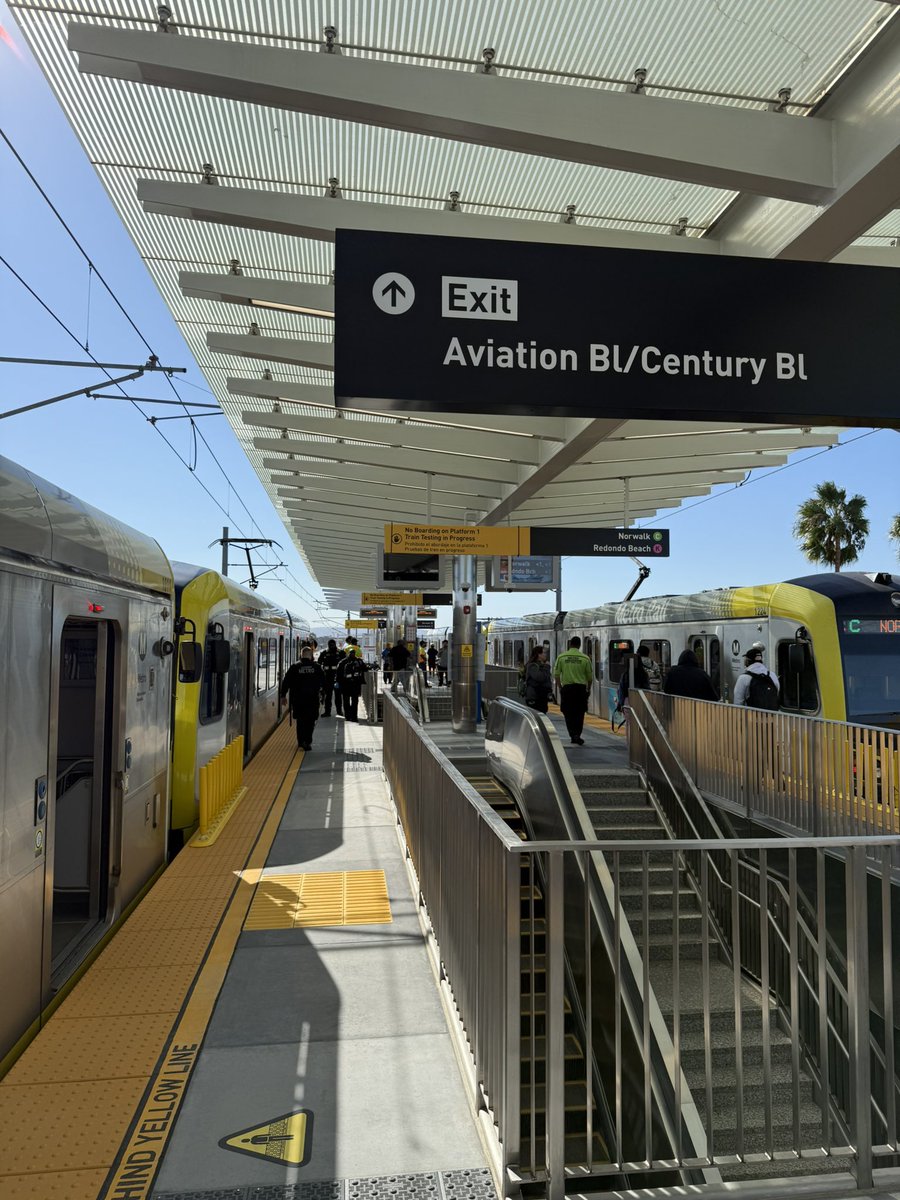 Rooivaulk's tweet photo. Happy new station day to all those celebrate! Had to stop by to check out the new Aviation/Century @metrolosangeles station. It’s mostly great but just makes me want the people mover to open sooner… 🚉👏🥳 https://t.co/alY7y6bAFt