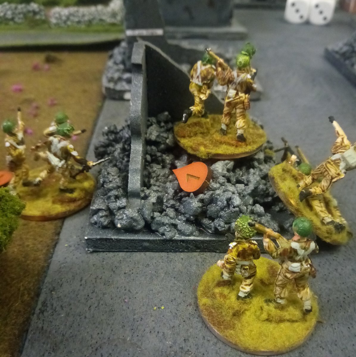 More playtesting the British Officers Don't Duck rules, 2 British platoons push into Arnhem against a German zug.