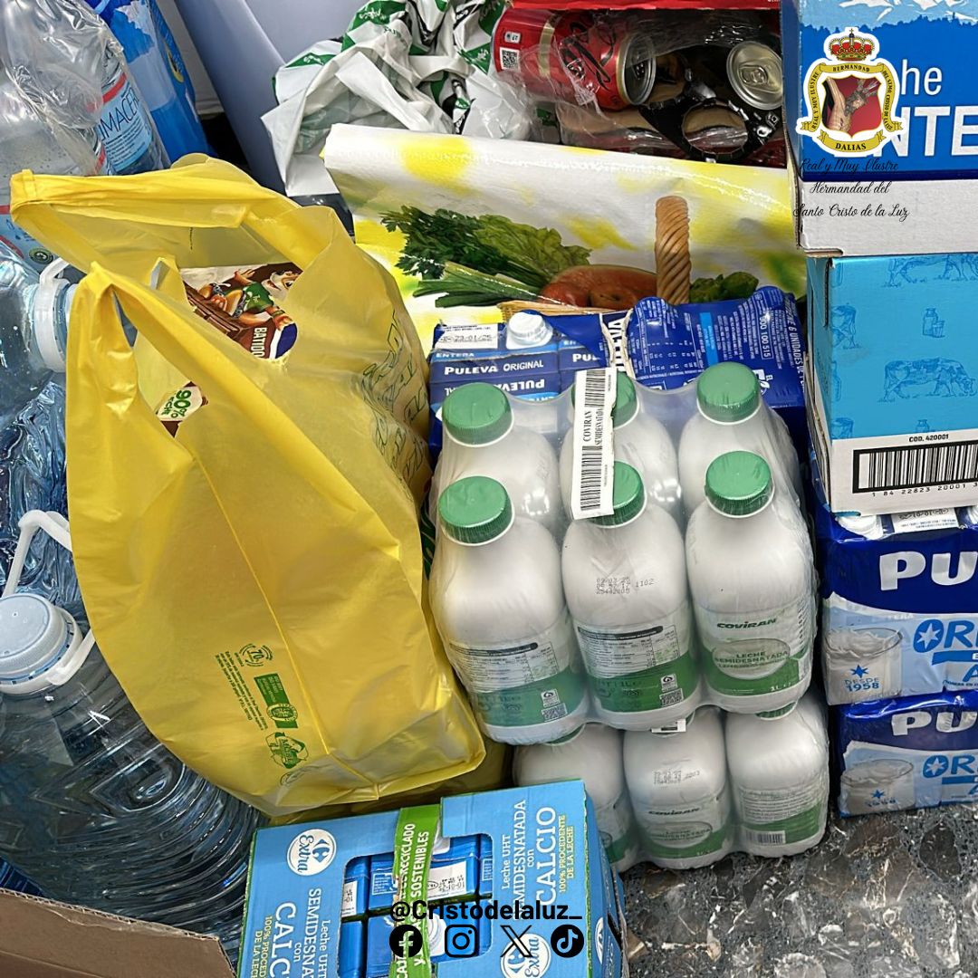 CristodelaLuz_'s tweet photo. De #Dalias a #valencia y #Albacete
Mañana sale el primer envío de alimentos, agua, mantas, productos de higiene para la zonas afectadas por la DANA
Gracias a la generosidad de Asociaciones y dalienses
Seguirá recogiendo para próximo envío
#ponientealmeriense #Almeria #Solidariad https://t.co/k3KLru5jxa