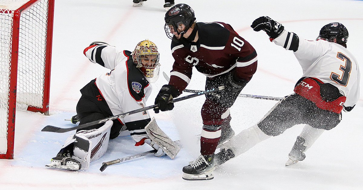 ELPuckOfficial's tweet image. Shattuck-St. Mary’s strikes twice in P2, takes a 3-2 lead over Minnesota Elite into P3. Goals by Michael Kotora (Atlanta) and Quinn McKenzie (Pittsburgh) have SSM out in front with 20 min to go in championship.
Boxscore: hselitehockey.com/stats#/165/gam…
Photos: zenfolio.page.link/h2RwF