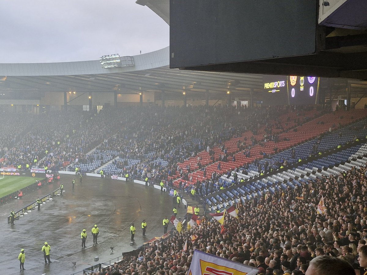 "wHy Do DiDdY cLuBs AsK fOr HaLf Of HaMpDeN wHeN tHeY cAn'T fIlL iT"