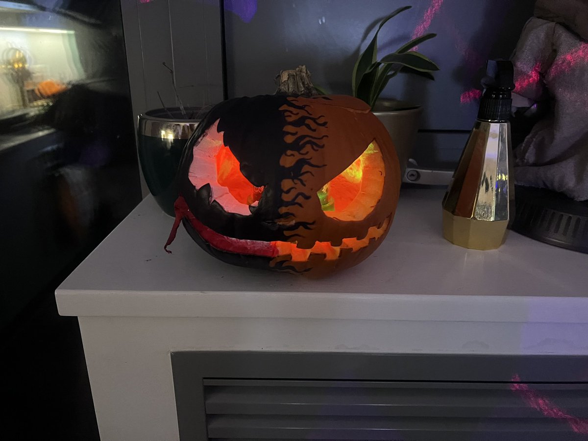 m_tro777's tweet photo. Ohh rollerpumpkin in mid transformations!!! A few minute later it eaten all my miners !!! #RollerHalloween

@XYOPepe https://t.co/DZuepbeuJQ