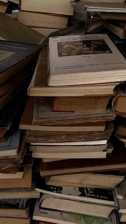 BookTasters's tweet image. The smell of Books