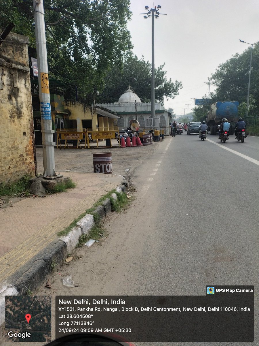 10K रिपोस्ट होते ही ये भी चली जाएगी

दिखाओ अपनी ताक़त पहुँचाओ <a href="/LtGovDelhi/">LG Delhi</a> तक अपनी शिकायत

अवैध निर्माण सैयद जलालुद्दीन (घण्टे वाले पीर बाबा) जोकि दिल्ली कैंट जैसे इलाके में रोड़ के बीच बनी हुई है।