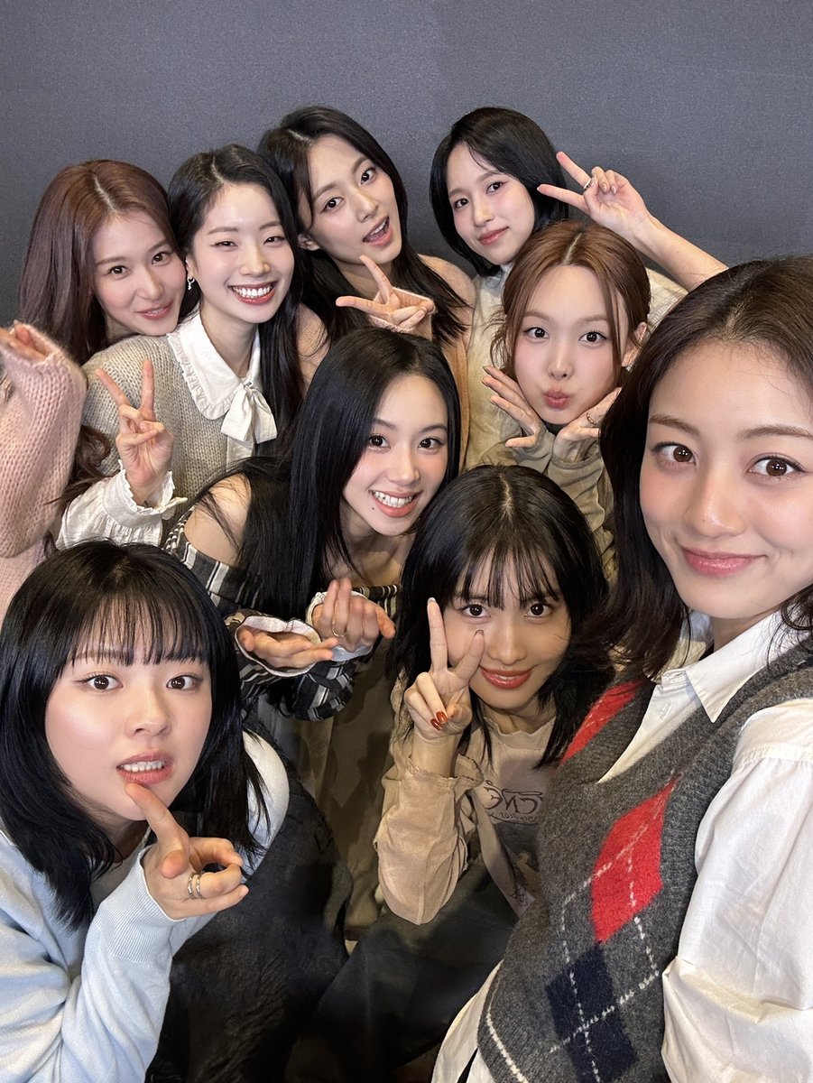 godmitzu's tweet photo. 1 RETWEET/REPLY = 1 VOTE FOR TWICE!

THIS IS MY ONE VALID VOTE FOR DAY 4 #2024MAMAVOTE #TWICE https://t.co/E3hk6laCfA