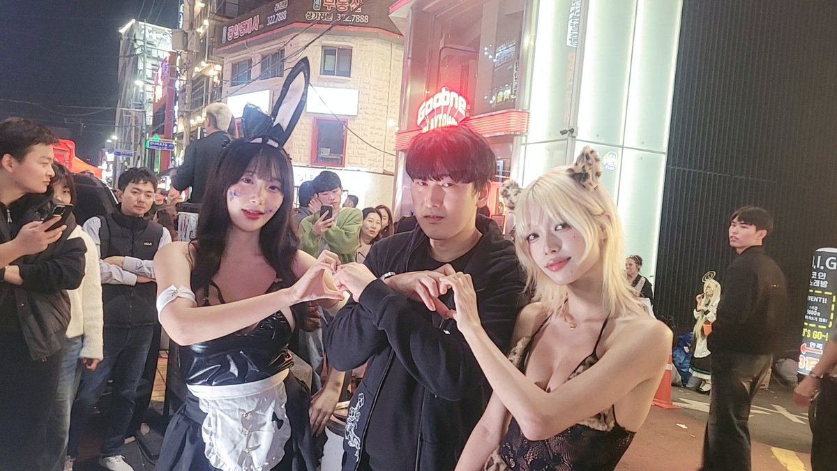 hades9488's tweet photo. #Halloween 10/31 잊을수 할로윈을 만들어준 코스어 두분을 알게되어 영광이었습니다. https://t.co/uOXpiqBIKm
