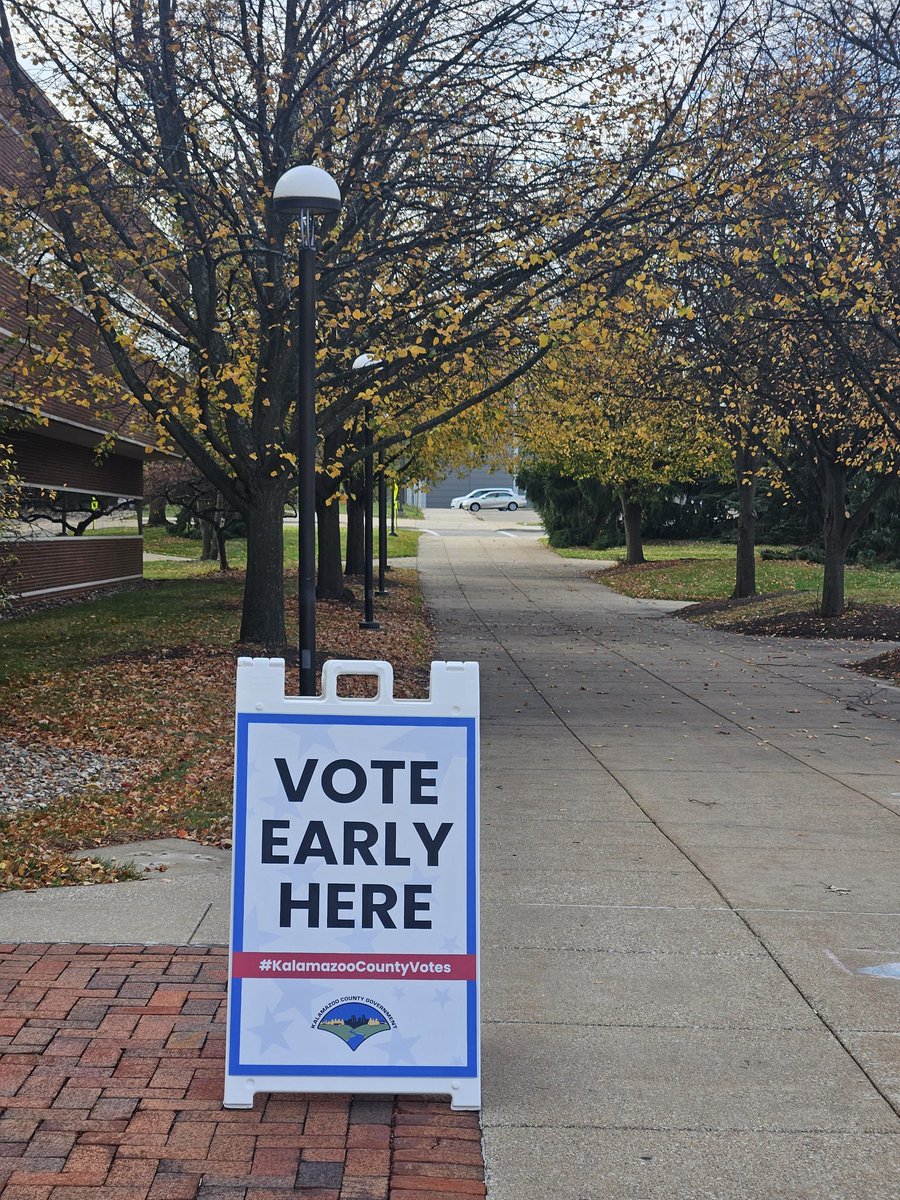 ksederbe's tweet photo. Beautiful morning for early voting in Kalamazoo! https://t.co/7HbqbI6T32