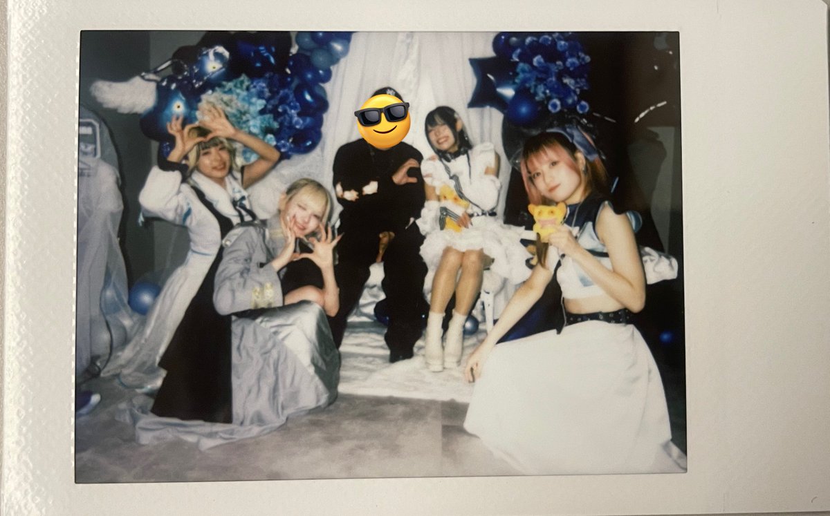 badbatsusan's tweet photo. 黎鮫ワナ生誕祭
ワナさんの紡ぐ言葉一つ一つが心に響くしニッコニコ笑顔で幸せそうなワナさん見る度に涙出てたし真っ青なフロアも綺麗でみんながワナさんをお祝いしてるのがすごい伝わる素敵な空間でした。このグループを知れてほんとによかった。  メンバーさん祝ってくれてありがと😭
 #ジエメイ https://t.co/U9IlDoKoBi