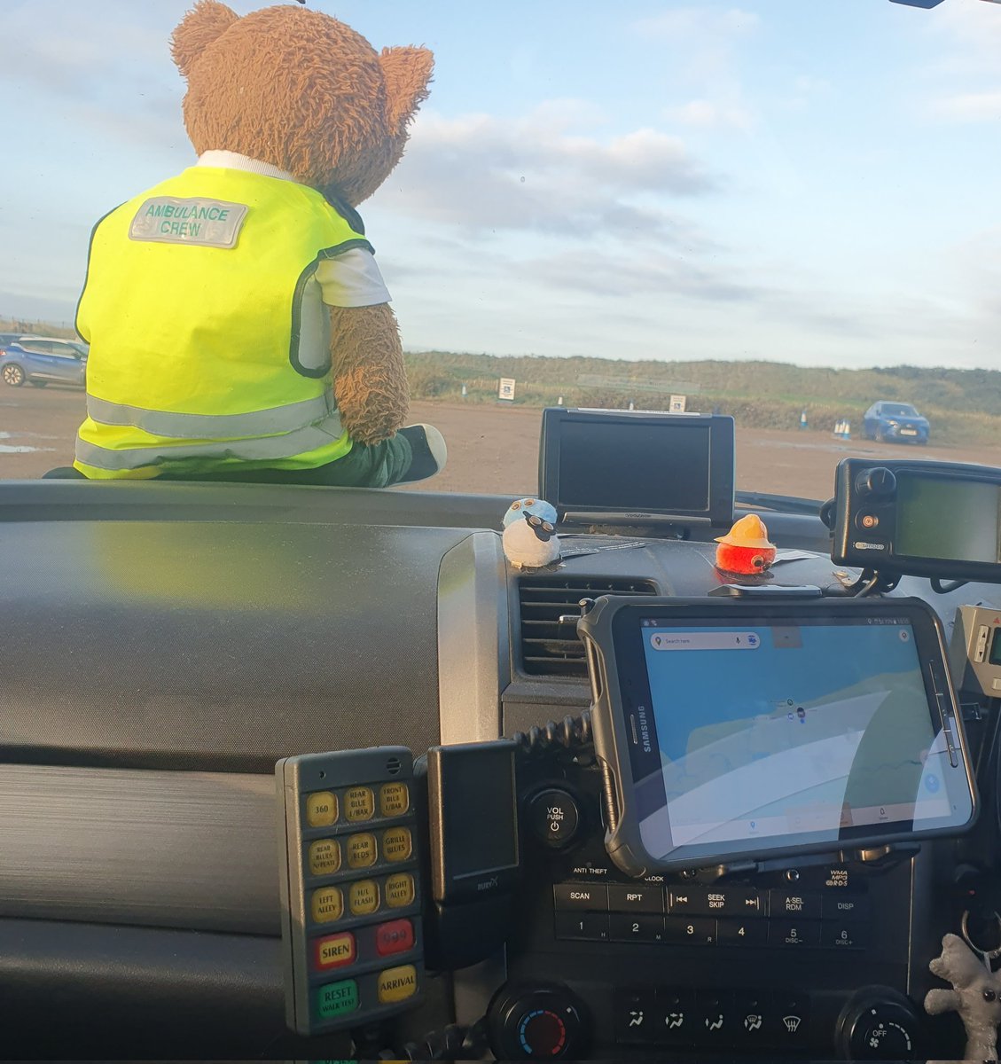 BDMed_Bear's tweet photo. Can't complain about the current #ViewFromOurOffice as we're sitting on #standby for a few hours as #volunteer #FirstResponders *ready to help ears* #bearswithjobs #MedicalSupportUnit #beach #Norfolk #autumn #weekendfeels https://t.co/U1ISYQfoYS