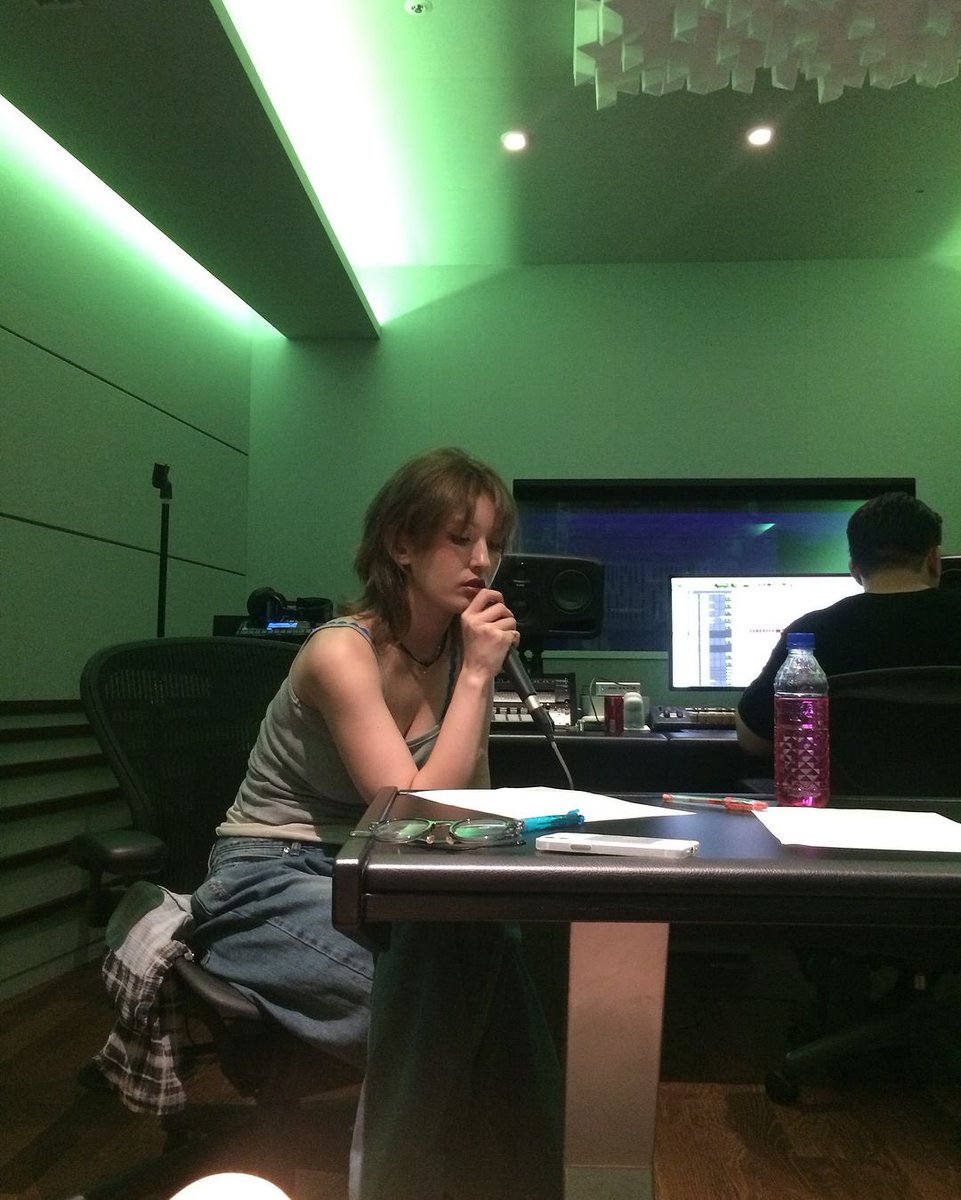 _doumaa's tweet photo. from studio sessions that stretch into the early hours to spontaneous boba runs (with extra pearls, of course), this is my kind of balance. craving black milk tea right now — it’s the only thing that keeps me fueled. https://t.co/hadZcVN7On