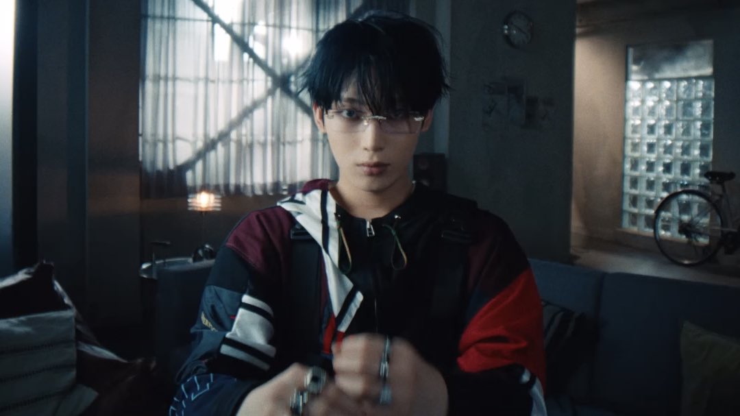 snksources's tweet photo. SUNOO IS TAKING IT https://t.co/lHBLgWnqae