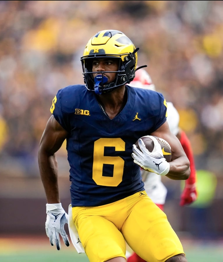 The Players Trunk (@theplayerstrunk) on Twitter photo Hey #Michigan fans,
Have you bid on this GAME WORN <a href="/CorneliusNation/">Cornelius Johnson</a> jersey yet? It's a beauty! 〽️
Bidding ends Tuesday night, don't miss out! #GoBlue
theplayerstrunkauction.com/bids/bidplace?… Hey #Michigan fans,
Have you bid on this GAME WORN <a href="/CorneliusNation/">Cornelius Johnson</a> jersey yet? It's a beauty! 〽️
Bidding ends Tuesday night, don't miss out! #GoBlue
theplayerstrunkauction.com/bids/bidplace?…