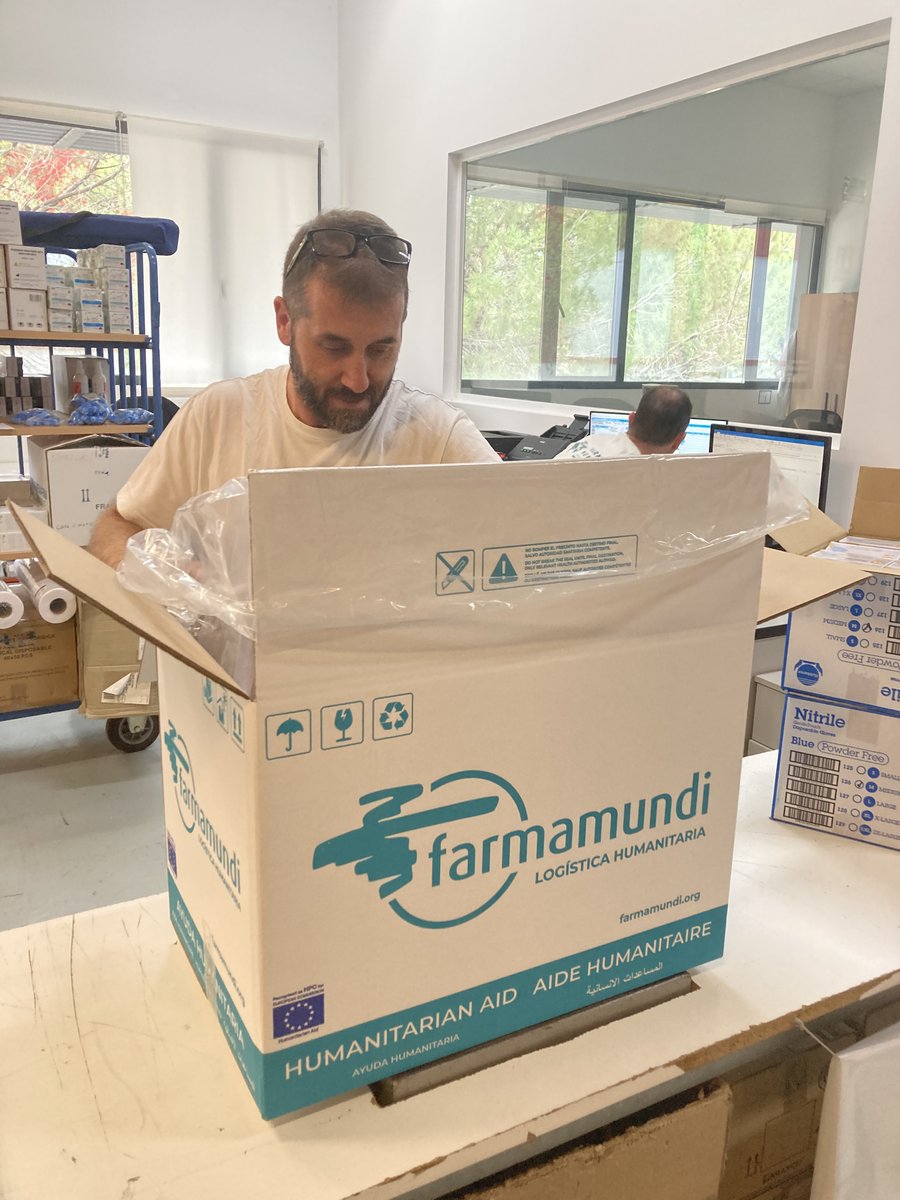 farmamundi's tweet photo. 🚚 Suministramos material sanitario a 29 centros de mayores afectados por la #DANA. Pañales, toallitas, empapadores, jeringuillas, bisturís, guantes y más, en un envío de 5.000kg coordinado con @GVAIgualtat que ayudará a cubrir necesidades urgentes. 

ℹ️➡️ https://t.co/bYXNsdci8L https://t.co/CF2ph7zLBH