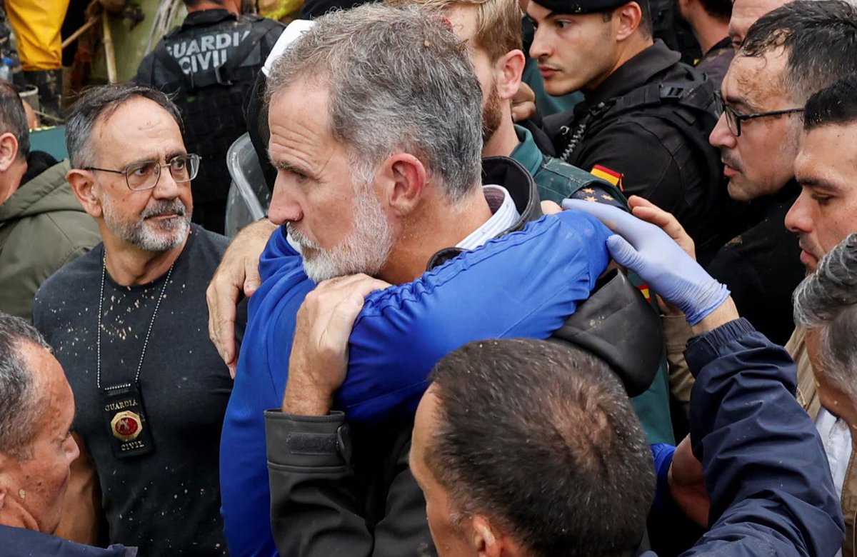 WallOneStreet's tweet photo. 🔴 | Fuentes oficiales confirman que la suspensión de la visita a Chiva ha sido impulsada desde Moncloa. Casa Real quería mantener el programa oficial previsto y mostrar su apoyo al pueblo valenciano.

(Vía @MediterraneoDGT) https://t.co/RW1TjzH3Xe
