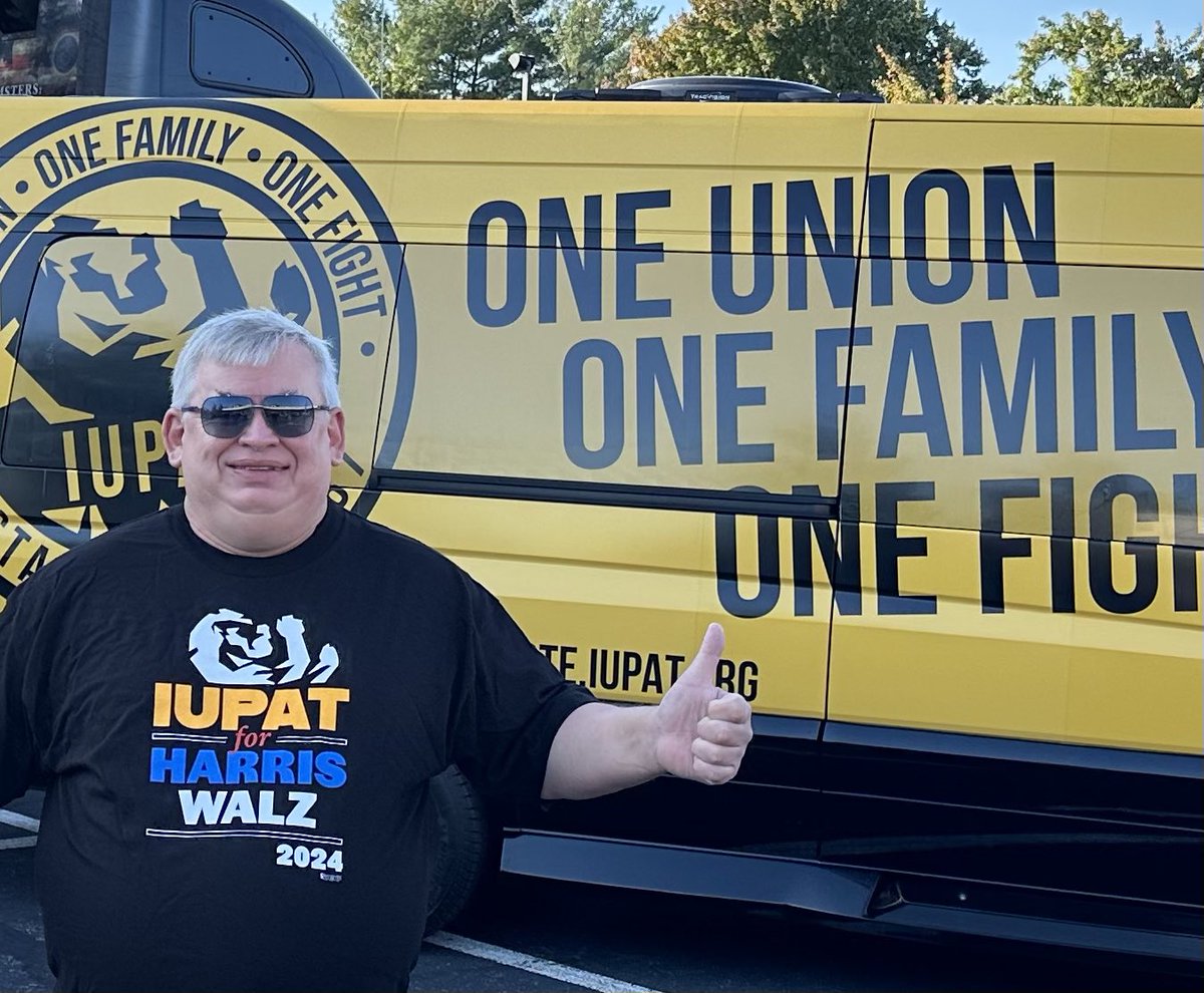 Jimmy_iupat's tweet photo. Martin Sheen, @DonaldNorcross @SenSherrodBrown and few thousand @GoIUPAT members along the way as well https://t.co/q662MqhaAS