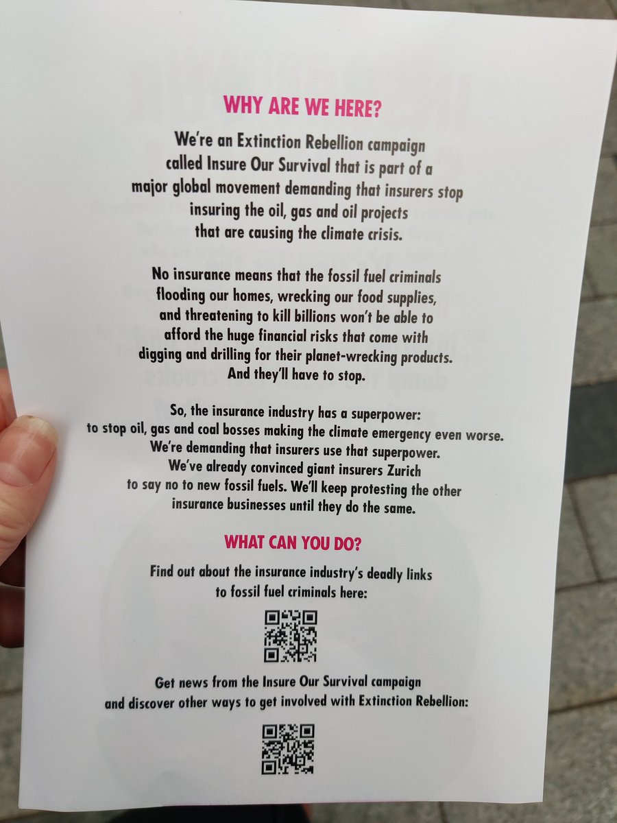 XR_Newbury's tweet photo. Local people out on the streets of #Newbury yesterday demanding insurers stop insuring new fossil fuel projects! #nonewoil #InsureOurSurvival #InsuranceCrisis
#CommunityAction #nonewfossilfuels
#ClimateActionNow https://t.co/QRVHtN38up