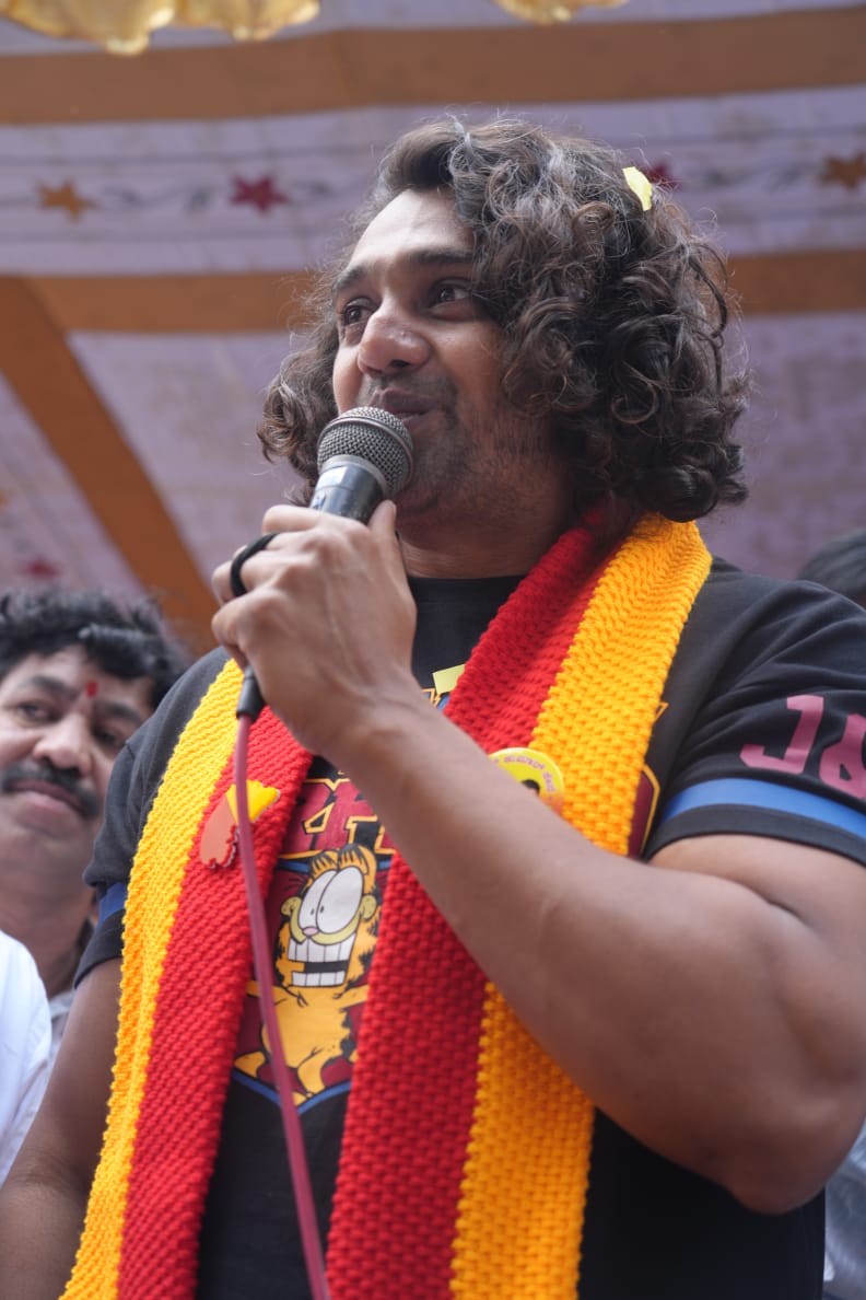 teamdsboss's tweet photo. Today exclusive pic 
@DhruvaSarja ❤️
@DhruvaArmy
#Dhruvasarja 
 #ABOSS  
#Kannada 
#kannadarajyotsava https://t.co/uTLq0pHTbw