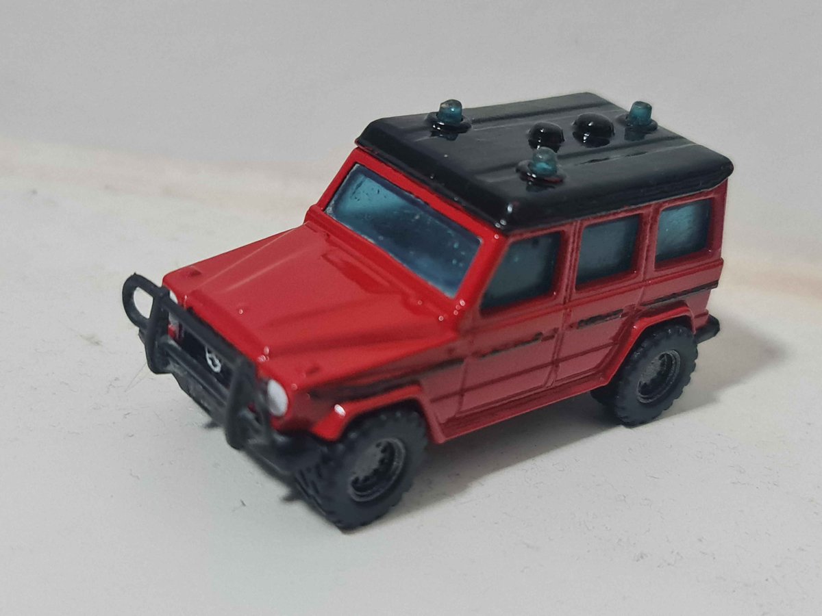 Aoiscustoms's tweet photo. 1/64 Matchbox Mercedes Benz 280 GE. pretty sure this is the oldest in my entire collection. The casting comes from 1987.  I really like how the red turned out.

#matchox #MercedesBenz #280ge #customdiecast #Mercedes #diecast https://t.co/hpQsEXT0AH