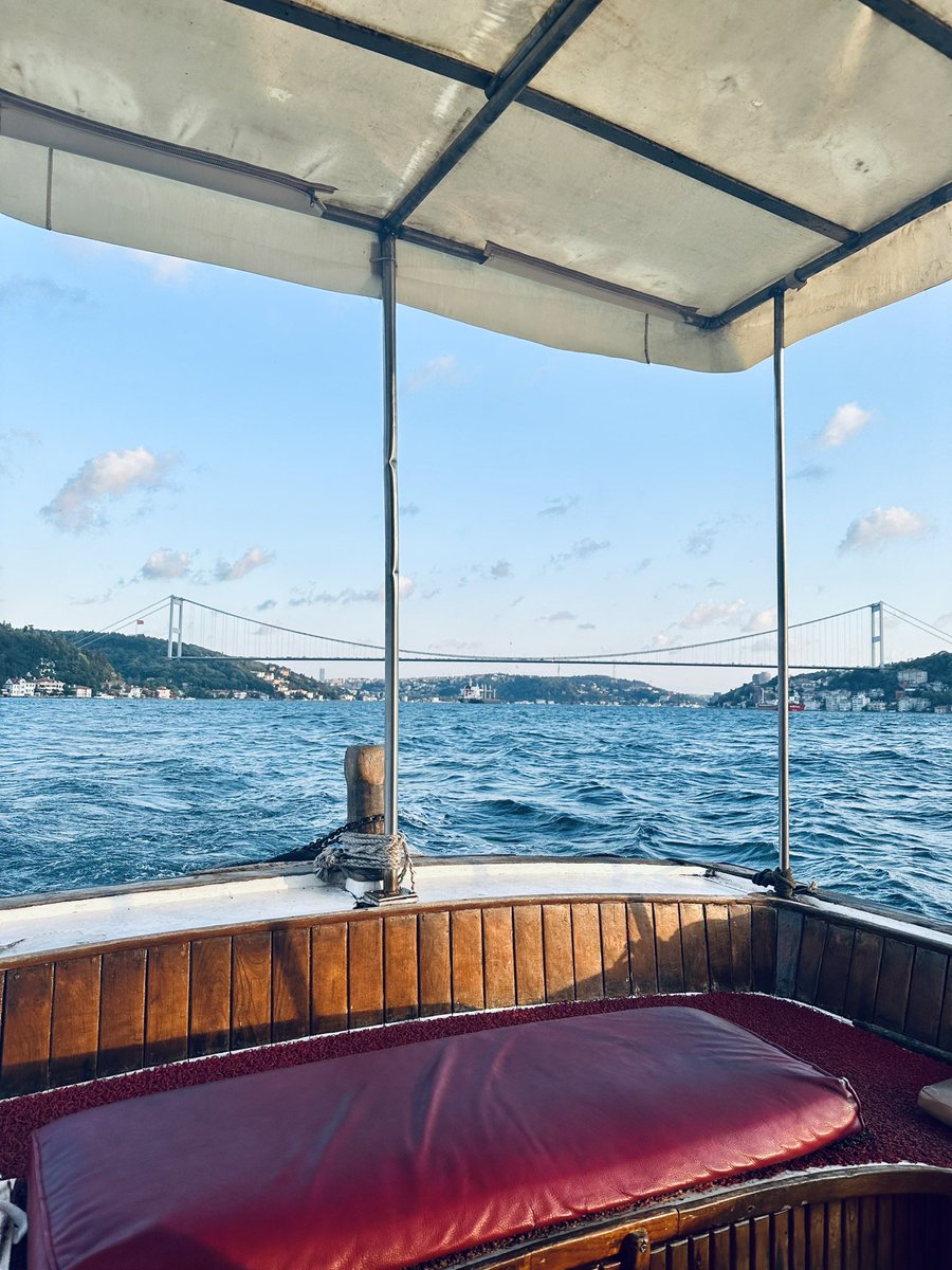 Kanlıcada yoğurt  yedikten sonra motorla Emirgân’a  geçmek oradan da Bebek’e kadar yürütmek … ♥️