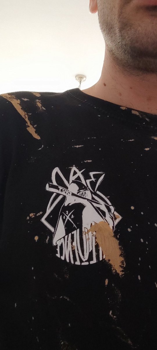 HolaSoySergio__'s tweet photo. Honor a los chicos de @BadInfTeam que ayer colaboraron con la compra que llevé. Sé que no es mucho pero lo llevo yo sólo desde Canet en mi León y siendo fuera de Valencia es complicado acceder. A veces me ayudaban mis padres, hoy me ayudó el @Herbi13_ https://t.co/juZj9w8wH5